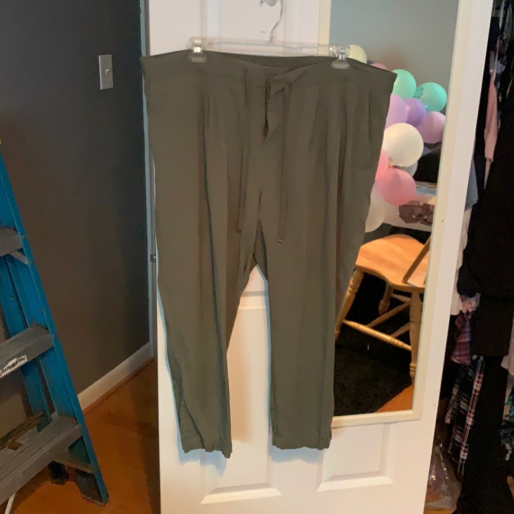 Old Navy Capri pants